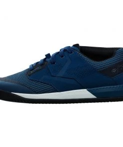 Ion Scrub AMP Flat Shoes Clothing