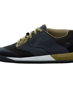 Ion Scrub AMP Flat Shoes Clothing