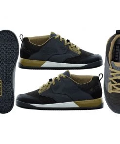 Ion Scrub AMP Flat Shoes Clothing